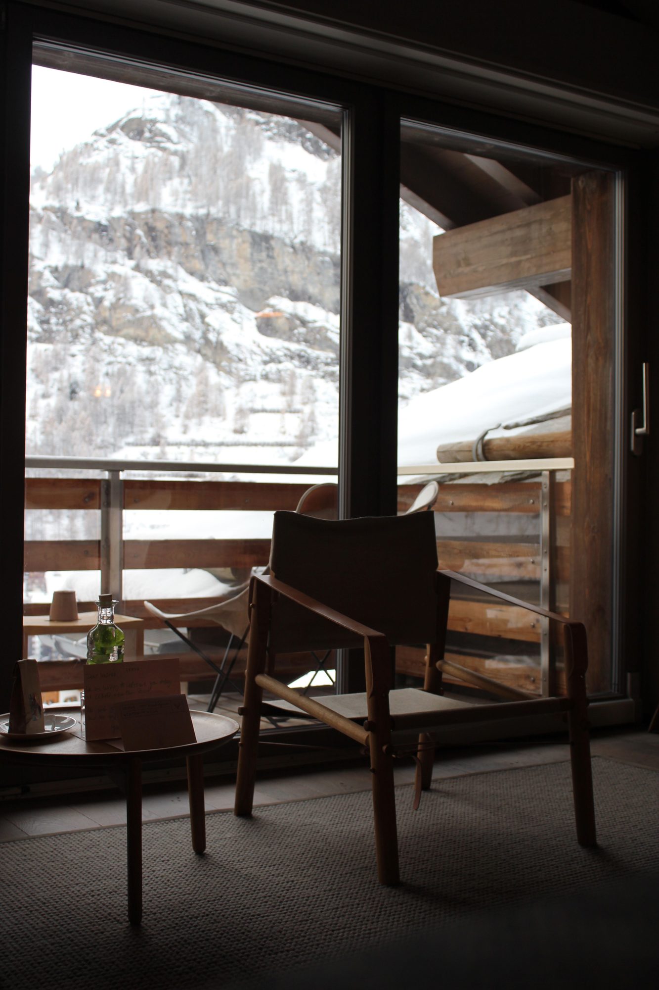 Chalet lounge facing the peaks in Courchevel